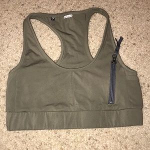 Box utility sports bra